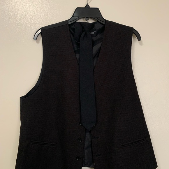 Classic Black Men's Vest - Picture 2 of 4